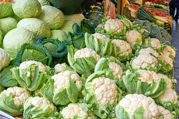 Fototapeta na wymiar Cauliflower and cabbage for sale at a market