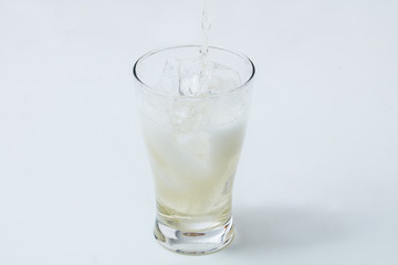 グラスに注がれる炭酸水　alcohol
