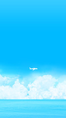 海と快晴の上空に浮かぶ雲、飛行機の形をした雲