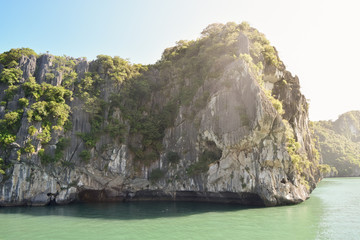 Fototapeta premium Karst landforms in the sea, the world natural heritage - halong bay in Vietnam at sunset