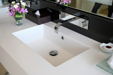Modern luxury stainless faucet with ceramic sink of automatic sensor and cool with heat control button