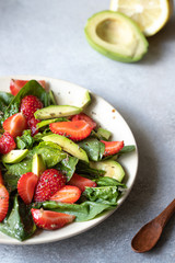 spinach salad with strawberries and avocado, oil and lemon dressing