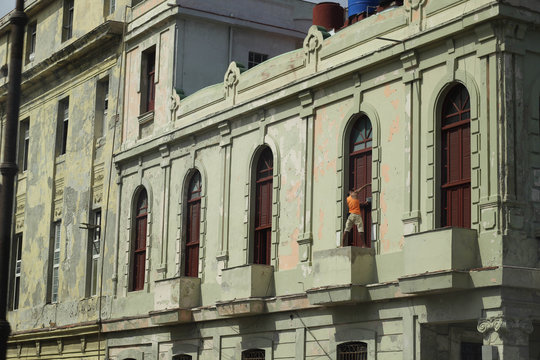 Cuban Building Painter