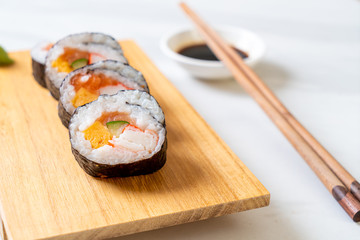 mix sushi roll maki
