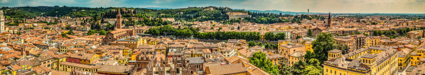 Fototapeta na wymiar Stunning cityscape of Verona in Italy
