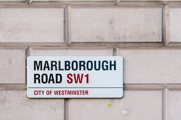 Obraz premium Street name sign on stone wall in London