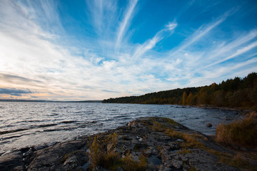 Obraz premium Autumn sunset on the lake