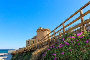 Pilar de la Horadada y Torre de la Horadada en la Vega Baja del Segura - Alicante - España