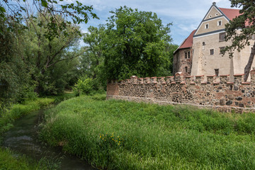 Fototapeta na wymiar Wasserburg Roßlau