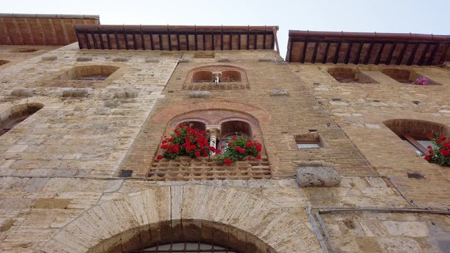San Gimignano, antica citt&agrave; medievale. Le sue alte torri, la chiesa e le case.