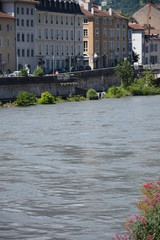 Grenoble, juin 2019, voie sur berge fermée, risque d’inondation