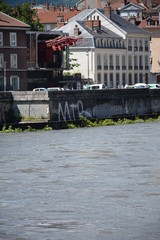 Grenoble, juin 2019, voie sur berge fermée, risque d’inondation