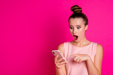 Portrait astonished pretty sweet person people hold hand scream wow omg unbelievable unexpected...