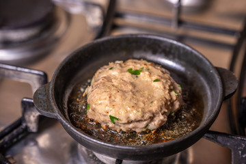 Fry cutlet in the pan