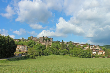 Fototapeta na wymiar Village de Bruniquel