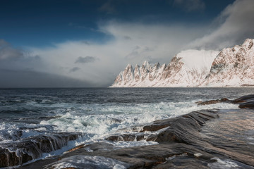 Obraz premium Amazing winter landscape of the ocean with big waves on the Lofoten Islands in Norway
