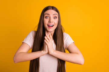 Portrait of cute lovely lady astonished impressed incredible news novelty information wonder scream shout dressed fashionable charming outfit isolated yellow bright background