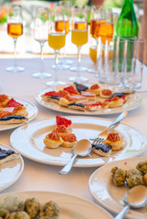 Welcome buffet with canapés and drinks during a ceremony.