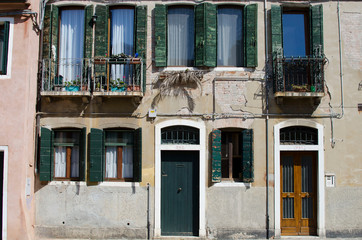 Frontal view of a typical venetian building