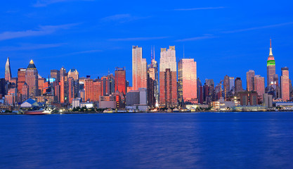 Fototapeta premium New York City skyline at dusk reflected in Hudson River, USA