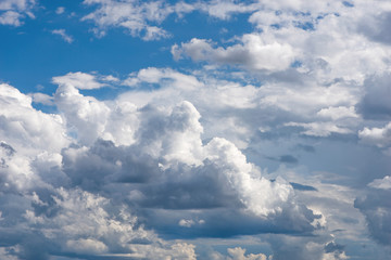 Naklejka premium cumulonimbus, thick clouds are gray and cover the sky in a wide area