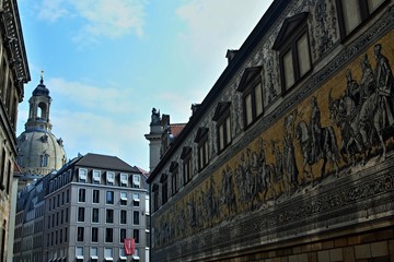 Naklejka premium Germany-view of the tower Dresden Frauenkirche and Furstenzug