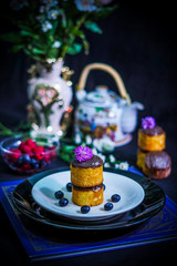 pastelito con frutas en forma de bodegón 
