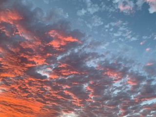 Fototapeta na wymiar Sunset skies with beautiful clouds