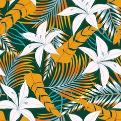 Sommerhelles, nahtloses Muster mit tropischen Blättern und Blumen auf grünem Hintergrund. Vektordesign. Jung-Druck. Blumenhintergrund. Druck und Textilien. © EltaMax99