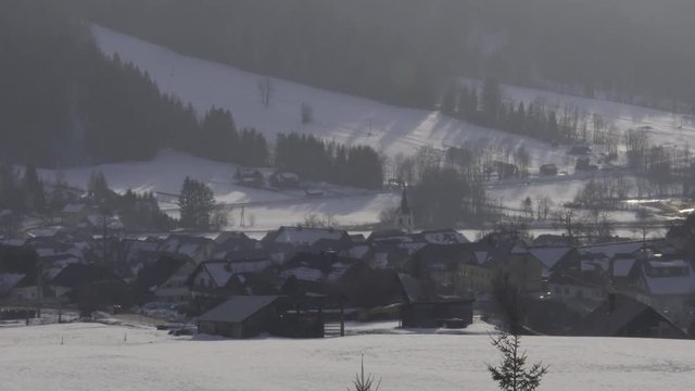 Kranjska Gora, Schipiste, FIS, Schirennen, Ski-Worldcup, Slowenien, Vrsic, Podkoren, Dorf, Schilift, Gipfel, Berg, Fels, Schroff, wild, Tal, Sava Dolinka, Julische Alpen, Wurzenpass, Winter, Jahreszei
