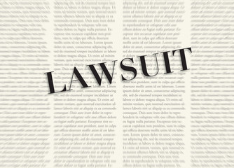 Obraz premium The word LAWSUIT written and highlighted in front of blurred, text columns on background of light yellow color