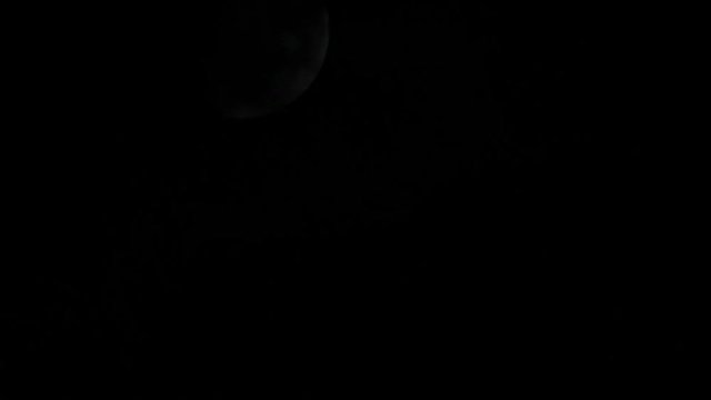 Luna e nuvole di notte