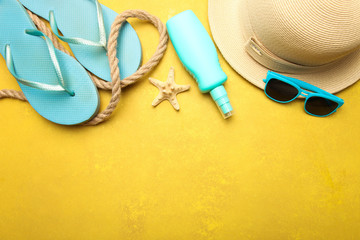 Fototapeta na wymiar Beach straw hat, sunscreen, flip flops and beach decor