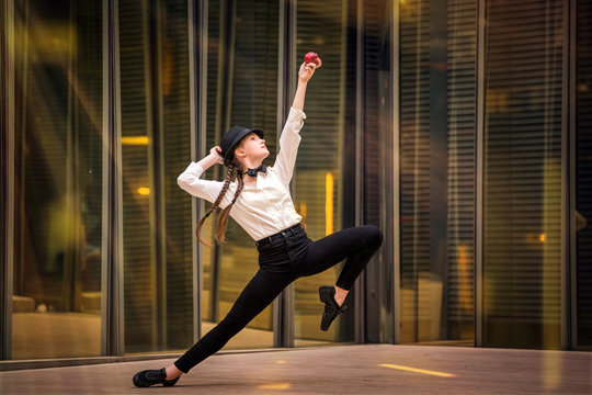 girl dancing jazz