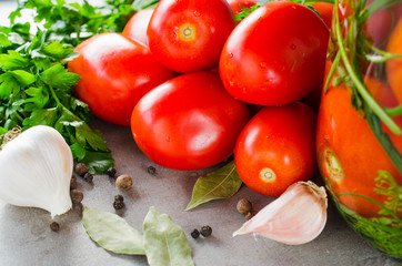 Preparation marinated conservation tomatoes with herbs, garlic, salt, and spice.