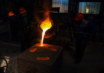 Making hot iron in foundry