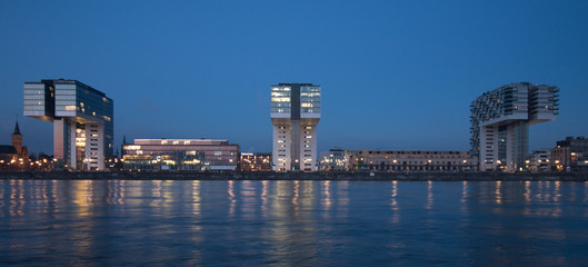 Fototapeta premium Rheinauhafen Köln Nacht