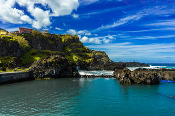 Obraz premium Seixal ocean natural pools and bay at Madeira northern coastline stormy day