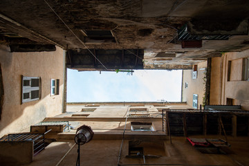 Regard vers le ciel à Bastia