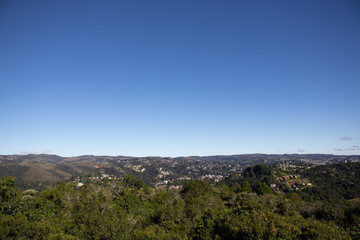 paisagem com céu azul