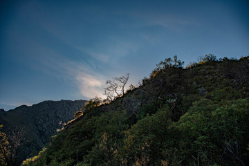 Obraz premium amanecer montaña