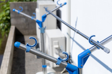 物干し竿　夏　朝