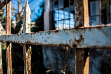 Reja casa abandonada