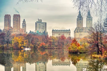 Foto op Plexiglas The lake in Central park, New York City at autumn day, USA © sborisov