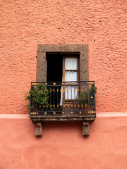 VENTANA COLONIAL