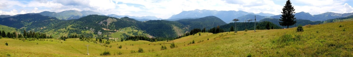 Ausblick auf Berglandschaft im Kosovo