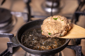 Fry cutlet in the pan