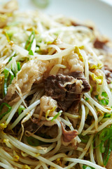 Stir fried noodle with bean sprout 