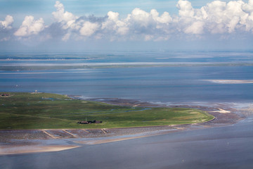 Hallig Hooge, Luftbild vom Schleswig-Holsteinischen Nationalpark Wattenmeer