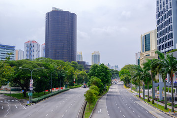 Traffic in Singapore Quite convenient There are not many cars traveling. Because people prefer to use public transportation